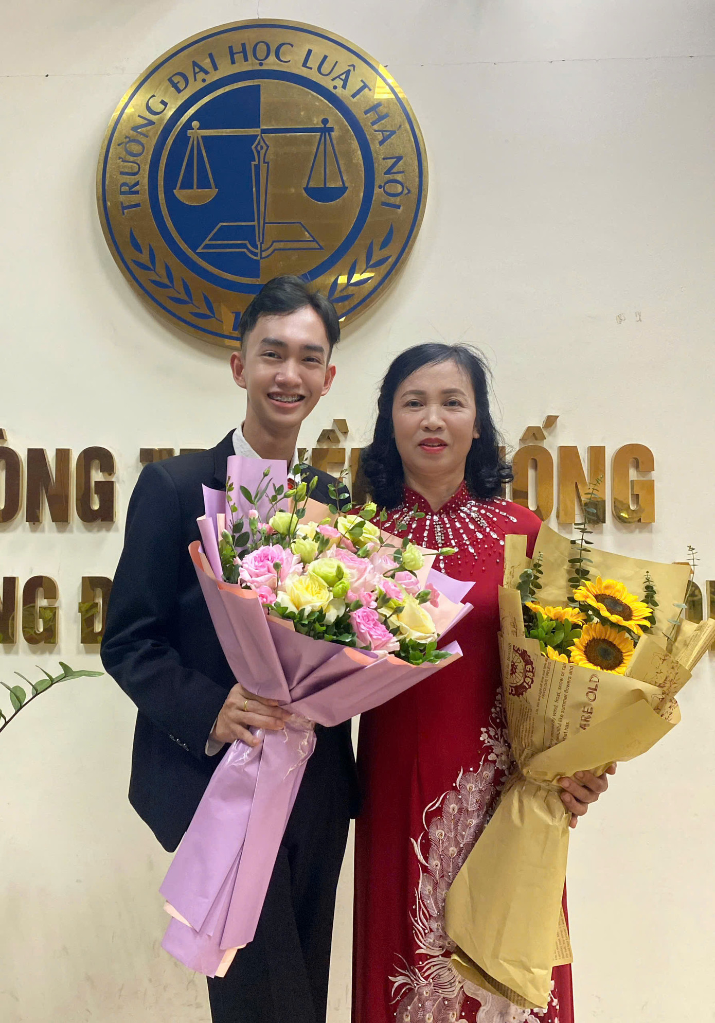 “Mang lại những giá trị tốt đẹp cho cuộc sống, điểm thêm những gam màu tươi sáng, lan tỏa những giá trị có ý nghĩa nhân văn cho đời và góp phần làm cho cán cân công lý được cân bằng, quyền con người, quyền và lợi ích hợp pháp của nhà nước, công dân, cơ quan, cá nhân, tổ chức được đảm bảo, thúc đẩy sự phát triển của xã hội là những gì mà mình hướng tới” Trung Kiên bày tỏ.