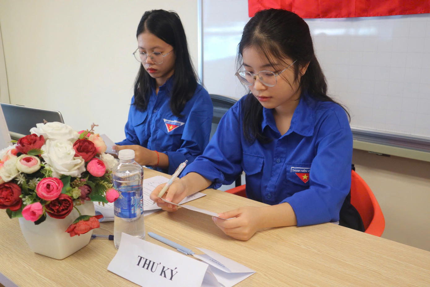 Không chỉ học giỏi, Ngọc Anh còn tích cực tham gia Đội Sinh viên tình nguyện Đồng hương Hưng Yên, đóng góp sức trẻ vào các hoạt động thiện nguyện vì cộng đồng. Không chỉ học giỏi, Ngọc Anh còn tích cực tham gia Đội Sinh viên tình nguyện Đồng hương Hưng Yên, đóng góp sức trẻ vào các hoạt động thiện nguyện vì cộng đồng.