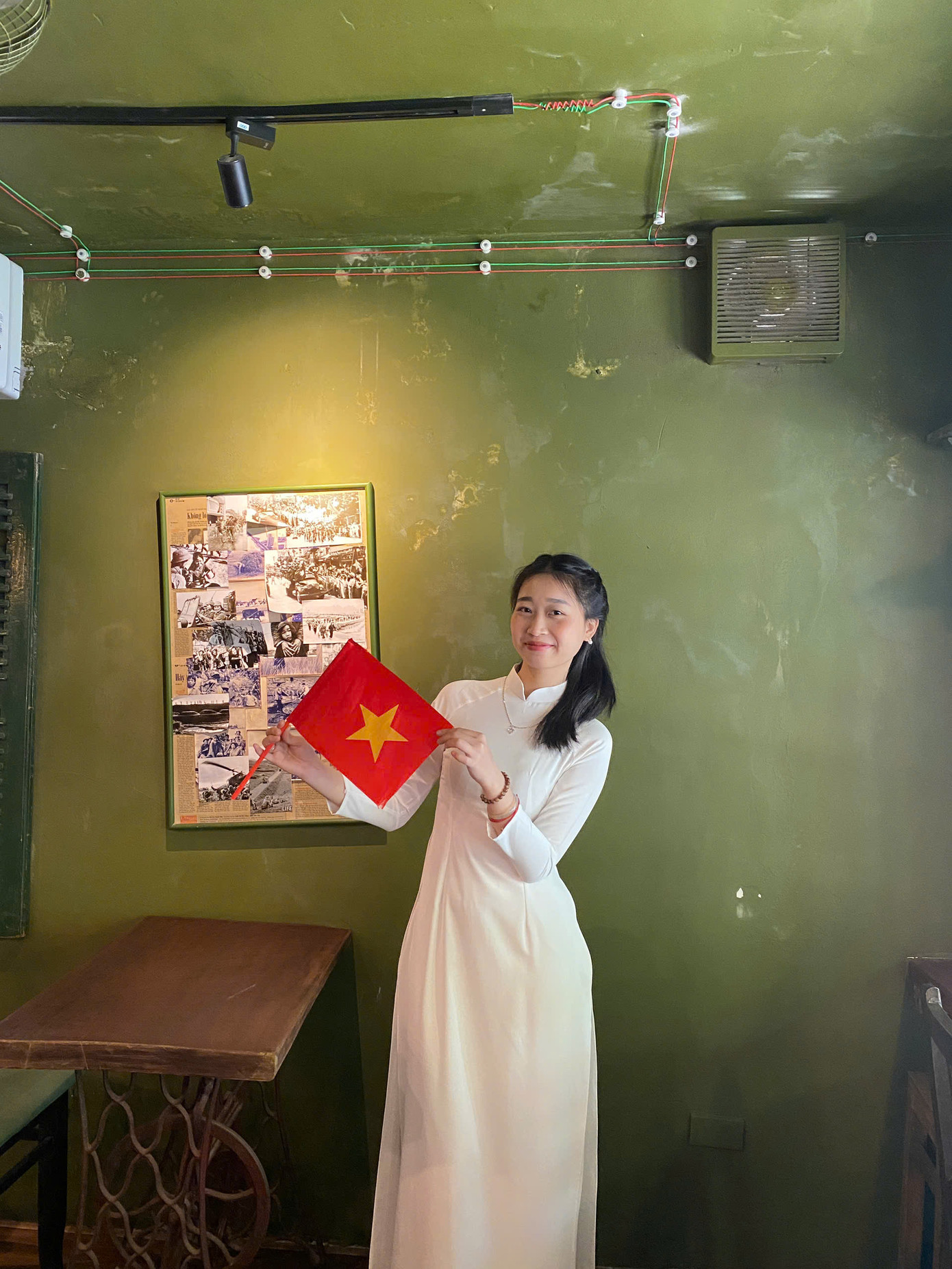 Phạm Thị Thùy Linh, sinh viên năm nhất ngành Ngôn ngữ Trung Quốc, Trường Đại học Thành Đông. Phạm Thị Thùy Linh, sinh viên năm nhất ngành Ngôn ngữ Trung Quốc, Trường Đại học Thành Đông.