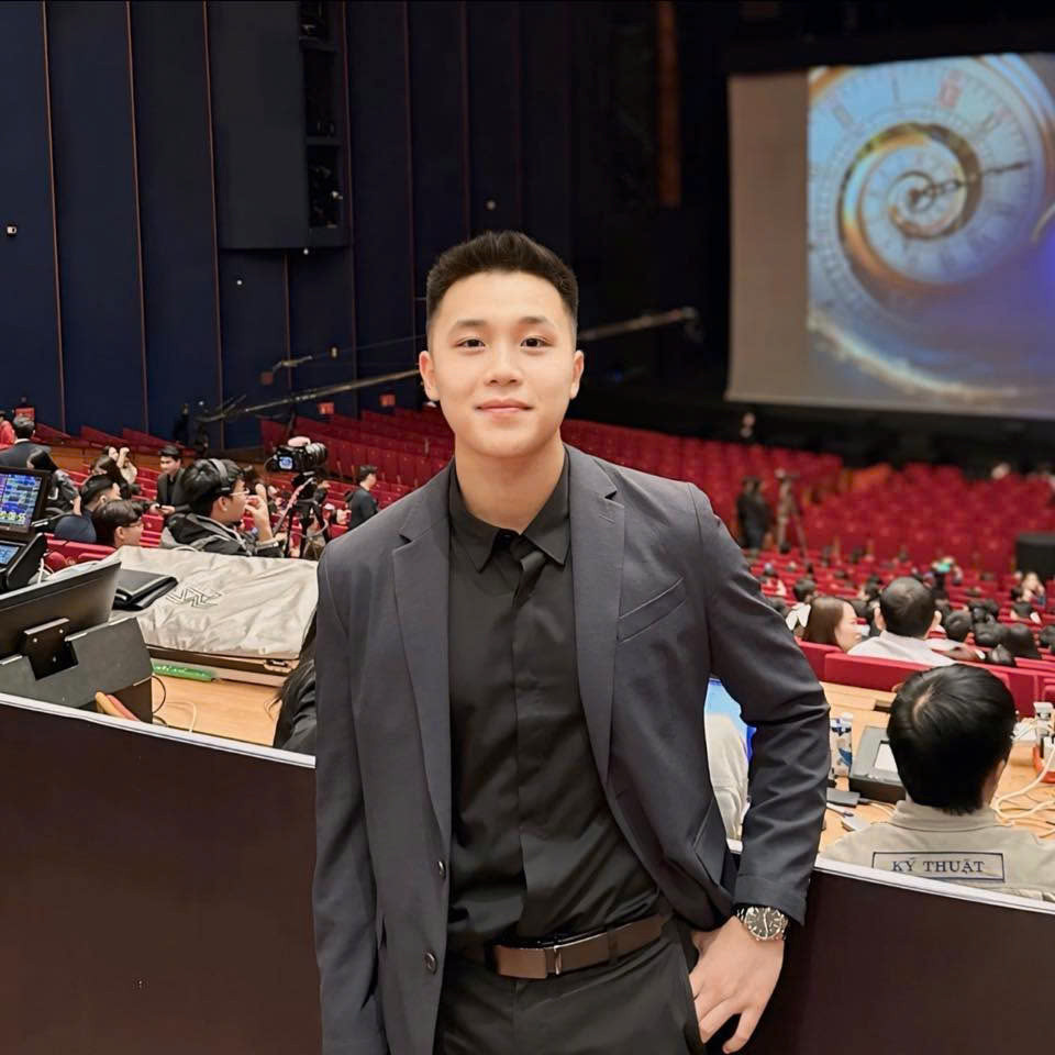 Thầy Nguyễn Đức Anh – Phòng Tuyển sinh và Hợp tác phát triển, Trường Đại học Anh Quốc Việt Nam. Thầy Nguyễn Đức Anh – Phòng Tuyển sinh và Hợp tác phát triển, Trường Đại học Anh Quốc Việt Nam.