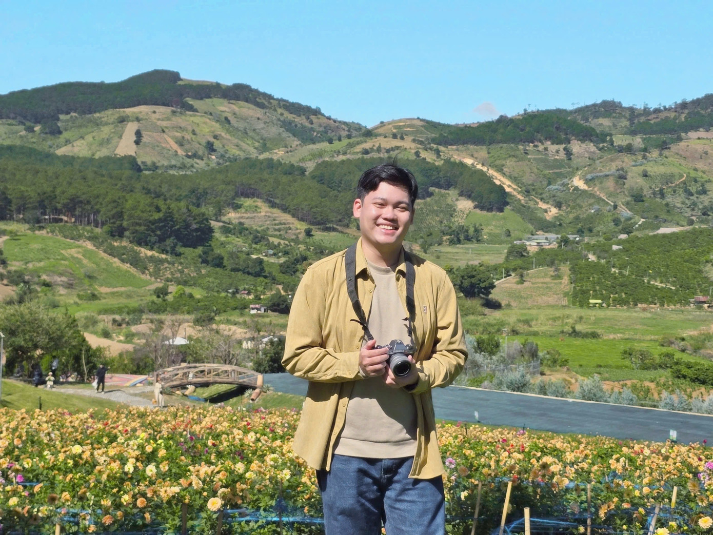 Nguyễn Trần Bá Toàn (sinh năm 2001) tốt nghiệp loại Giỏi ngành Ngôn ngữ Anh Trường Đại học Khoa học Xã hội và Nhân văn – Đại học Quốc gia TP.HCM.