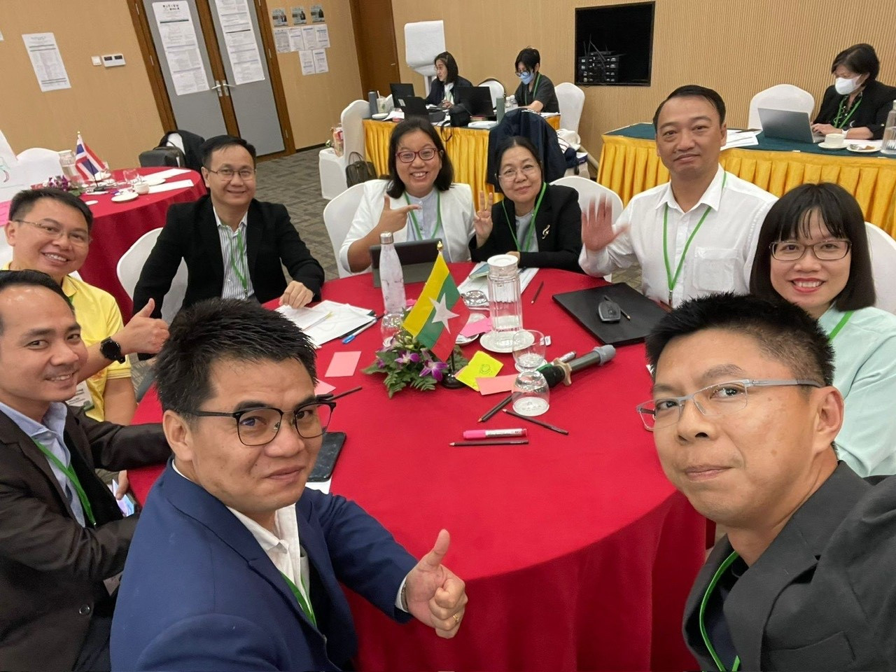 Tham gia thảo luận trong Diễn đàn Khu vực về Sản xuất nông nghiệp bền vững tại Campuchia.