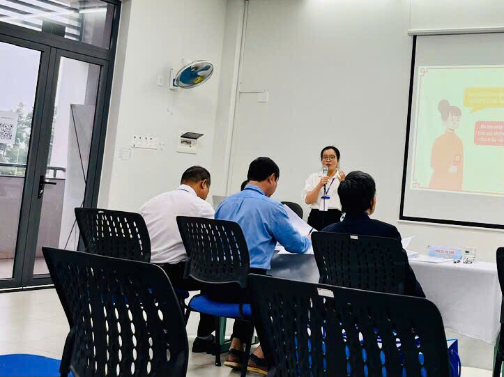 Hà Duy trình bày đề tài nghiên cứu tại Vòng Chung kết Giải thưởng Sinh viên Nghiên cứu Khoa học Euréka lần thứ XXV.