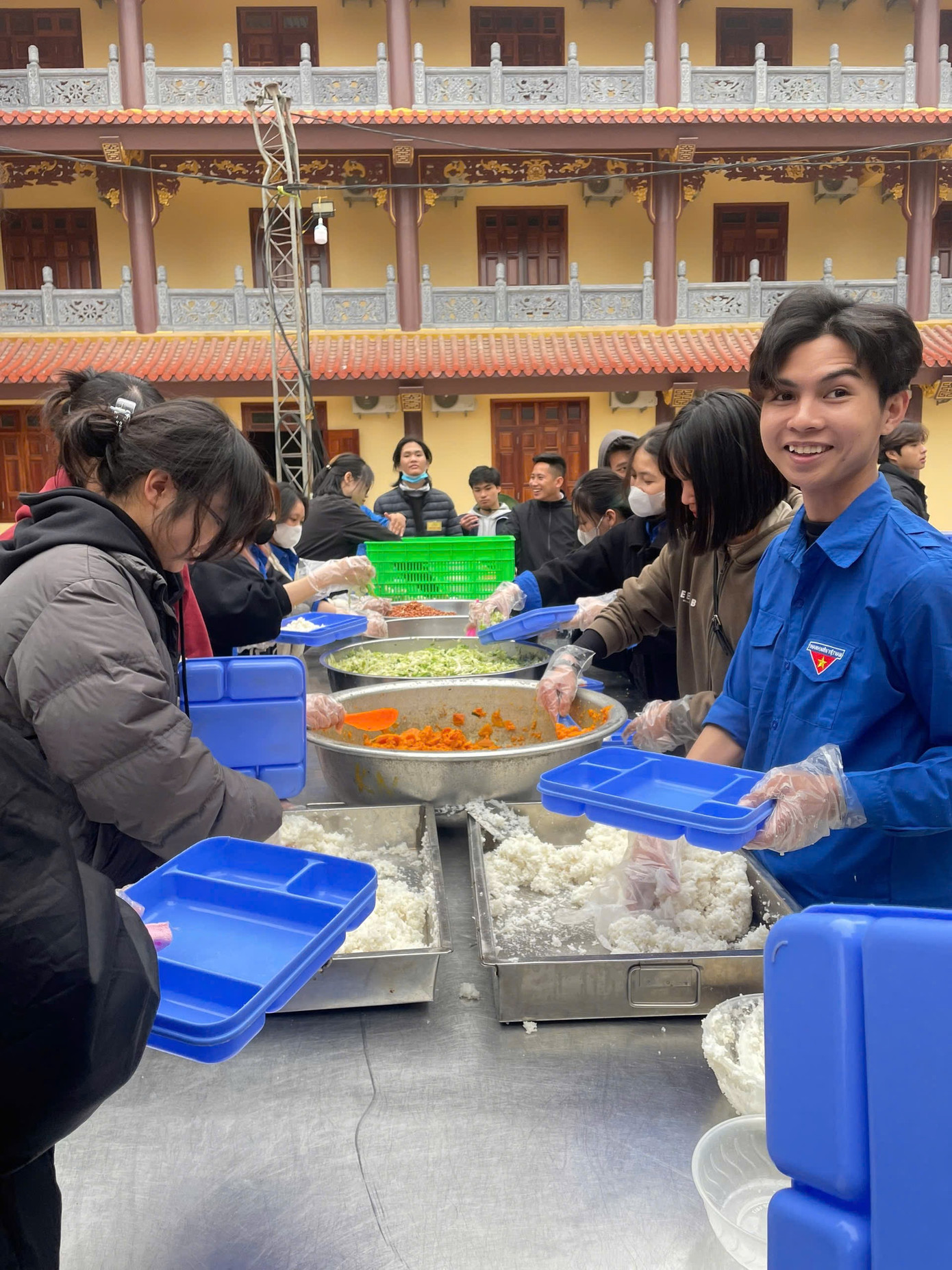 Mạnh Tường tích cực tham gia hoạt động thiện nguyện, giúp đỡ cộng đồng. Mạnh Tường tích cực tham gia hoạt động thiện nguyện, giúp đỡ cộng đồng.