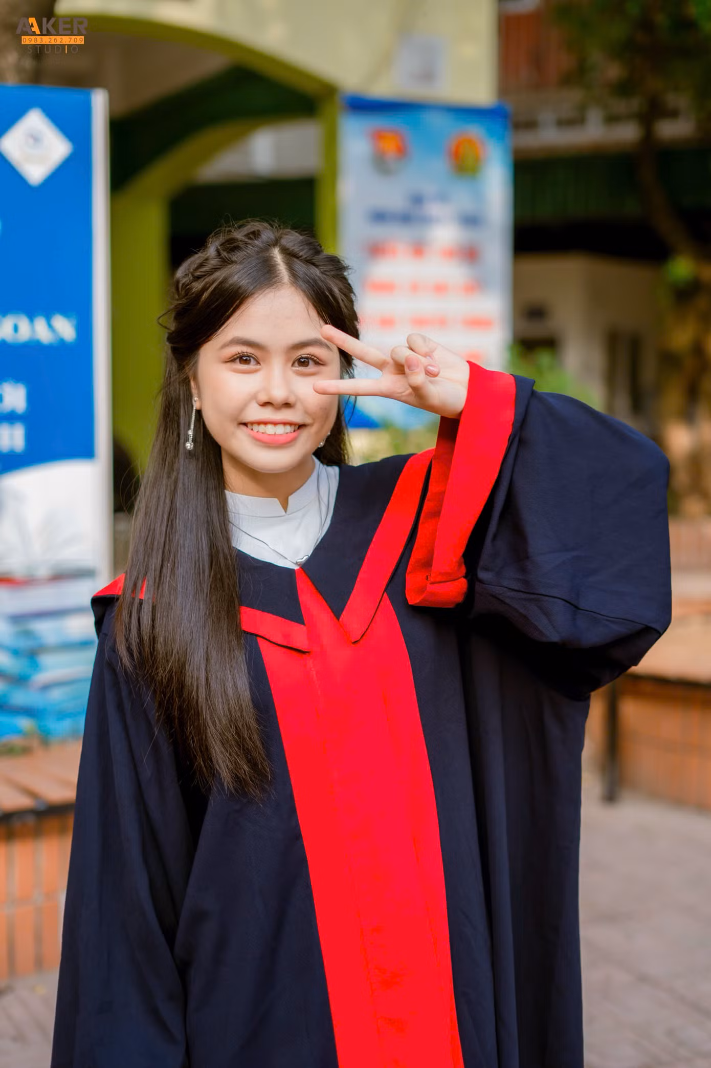Ngoài trúng tuyển nguyện vọng 1 vào Trường THPT Thăng Long (điểm chuẩn 24,25), Linh còn đăng ký dự thi và đỗ lớp chuyên Toán của Trường THPT chuyên Chu Văn An với tổng điểm 36,75. Ngoài trúng tuyển nguyện vọng 1 vào Trường THPT Thăng Long (điểm chuẩn 24,25), Linh còn đăng ký dự thi và đỗ lớp chuyên Toán của Trường THPT chuyên Chu Văn An với tổng điểm 36,75.