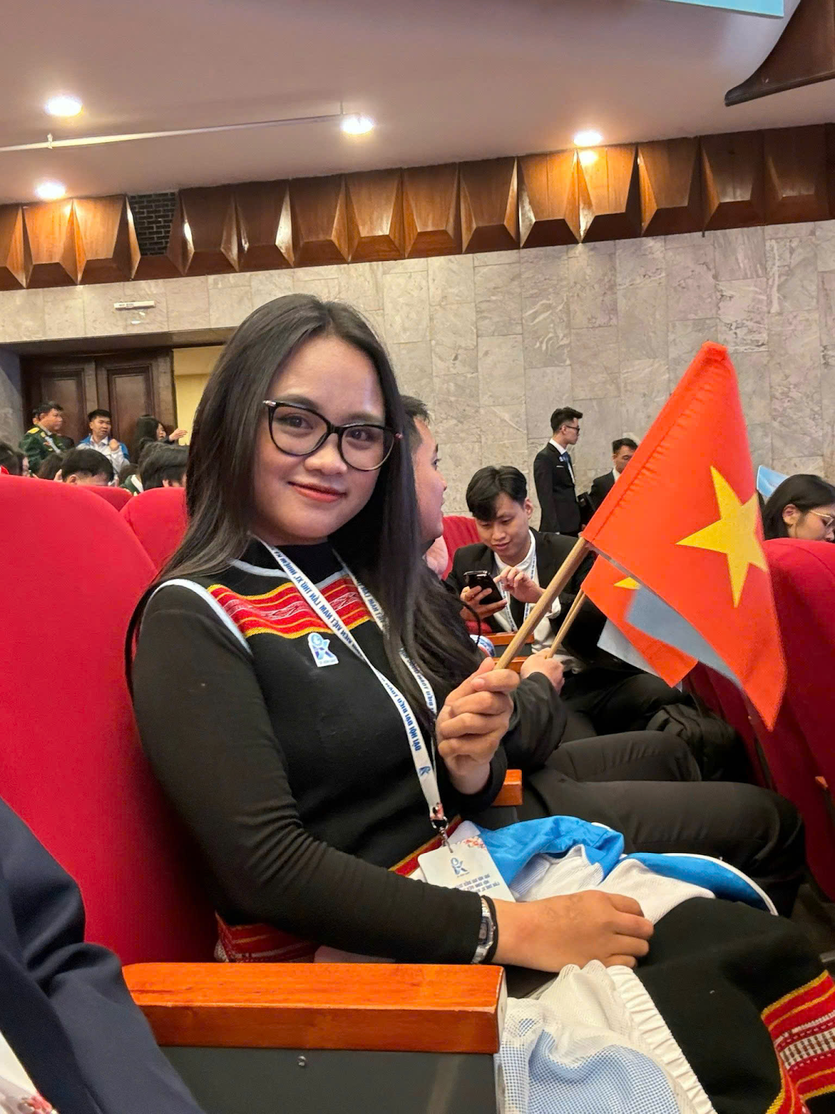 Un Diễm chia sẻ rằng đối với người Gié Triêng, Tết không chỉ là thời điểm nghỉ ngơi mà còn là dịp để cả làng gắn kết. Un Diễm chia sẻ rằng đối với người Gié Triêng, Tết không chỉ là thời điểm nghỉ ngơi mà còn là dịp để cả làng gắn kết.