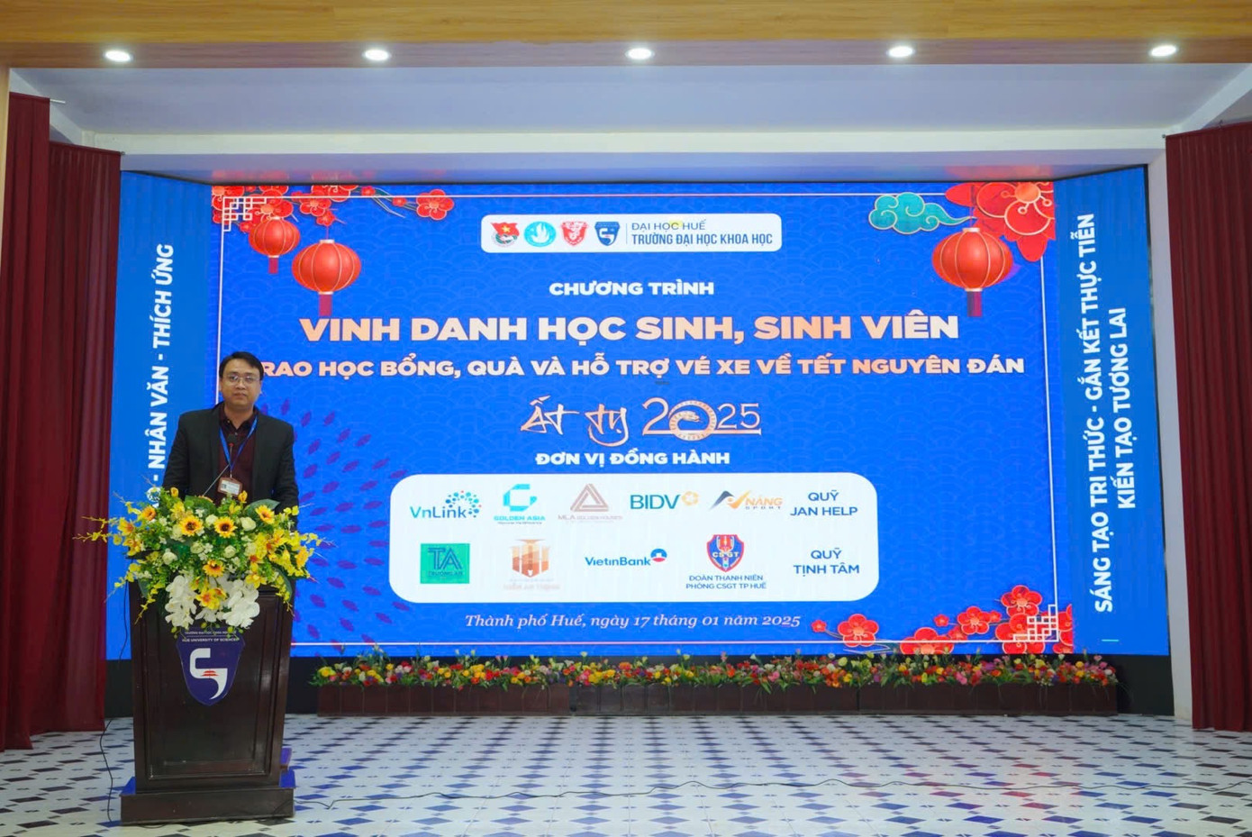 TS. Phan Tuấn Anh - Phó Hiệu trưởng Trường Đại học Khoa học, Đại học Huế phát biểu tại chương trình. TS. Phan Tuấn Anh - Phó Hiệu trưởng Trường Đại học Khoa học, Đại học Huế phát biểu tại chương trình.