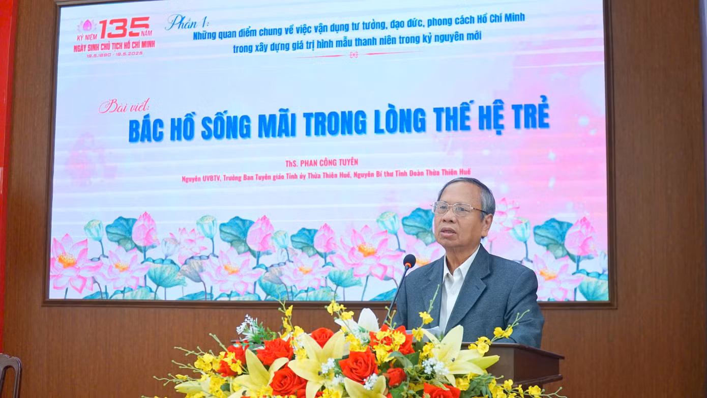 ThS. Phan Công Tuyên - Nguyên UVBTV, Trưởng Ban Tuyên giáo Tỉnh ủy Thừa Thiên Huế, nguyên Bí thư Tỉnh đoàn Thừa Thiên Huế trình bày tham luận với chủ đề “Bác Hồ sống mãi trong lòng thế hệ trẻ”.