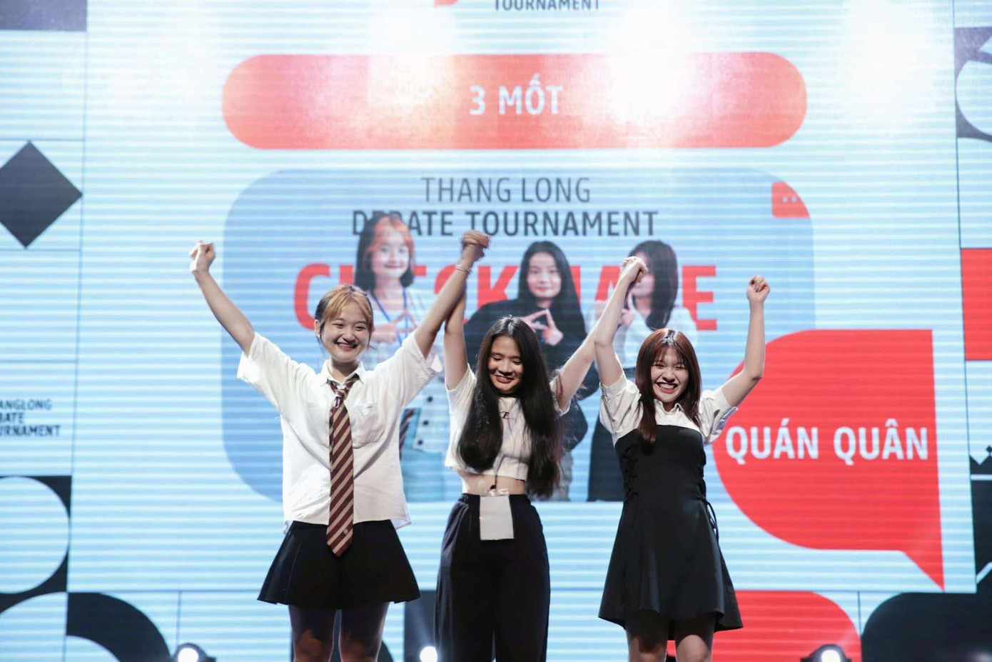 Phương Anh (ngoài cùng bên trái) luôn giữ tinh thần “Phanh make your day” – chủ động nắm bắt cơ hội, làm chủ cuộc sống và lan tỏa nguồn năng lượng tích cực.