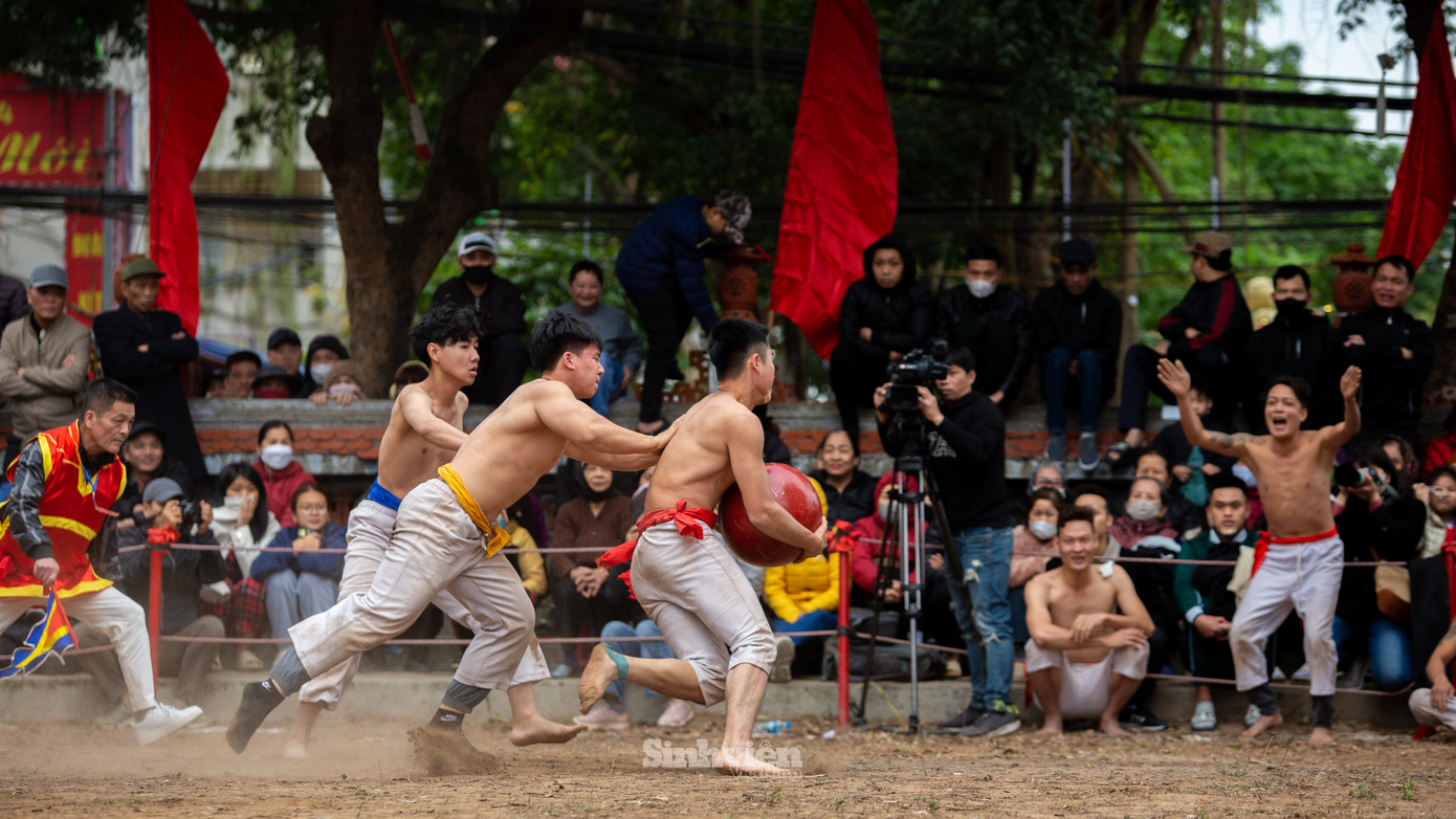 Pha ghi điểm mãn nhãn và màn ăn mừng của đội đai đỏ.