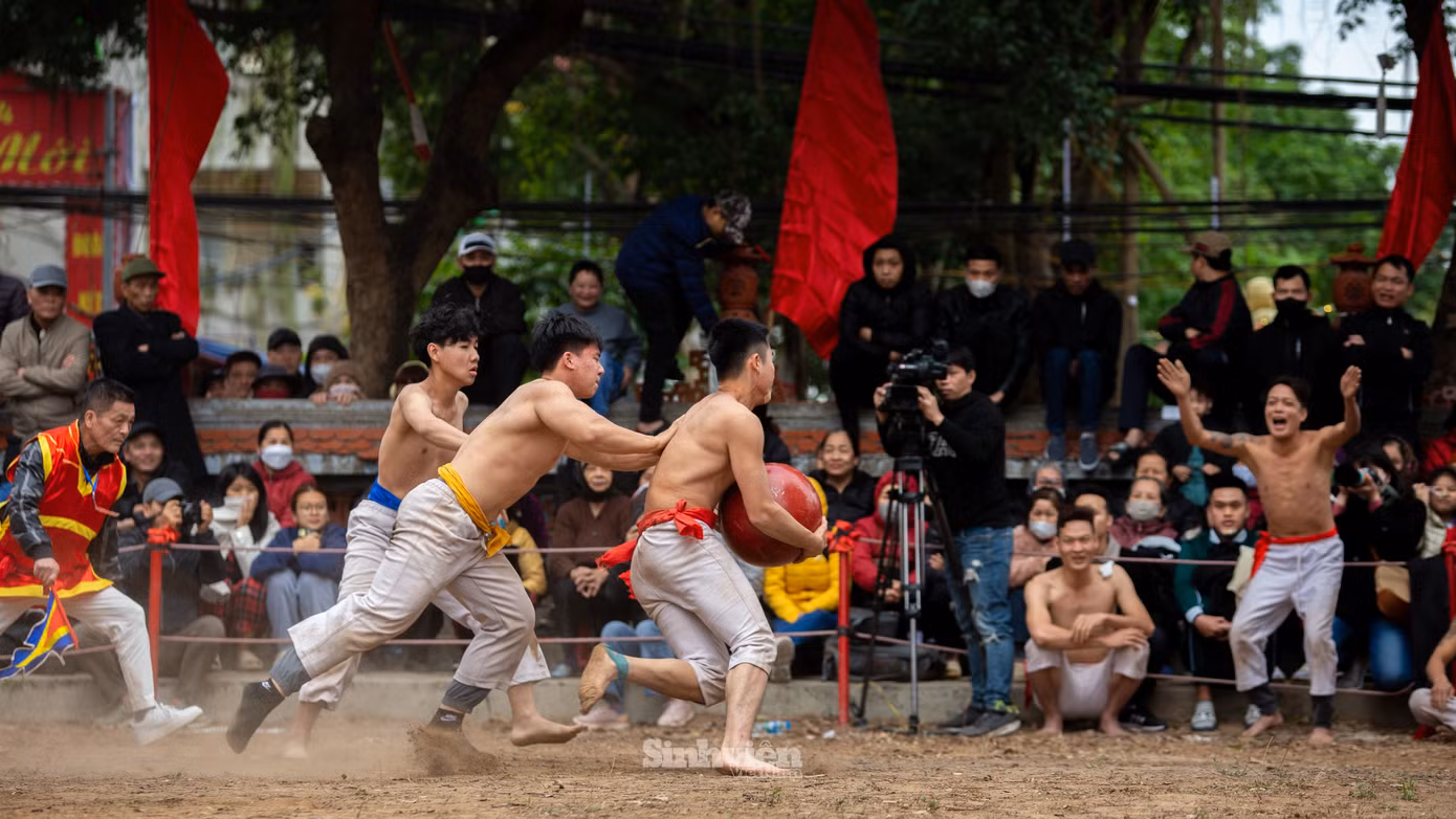 Pha ghi điểm mãn nhãn và màn ăn mừng của đội đai đỏ.