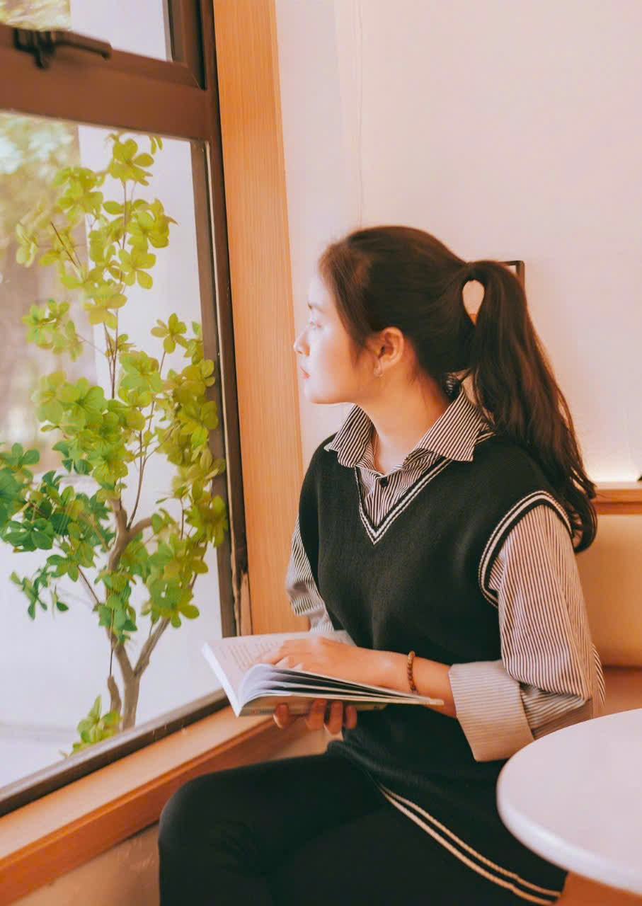 Chính tình yêu với sách đã đưa Thu Phương đến với CLB Sách NAPA, nơi cô có thêm những người bạn đồng hành và học được bài học quý giá về sự thấu hiểu, yêu thương.