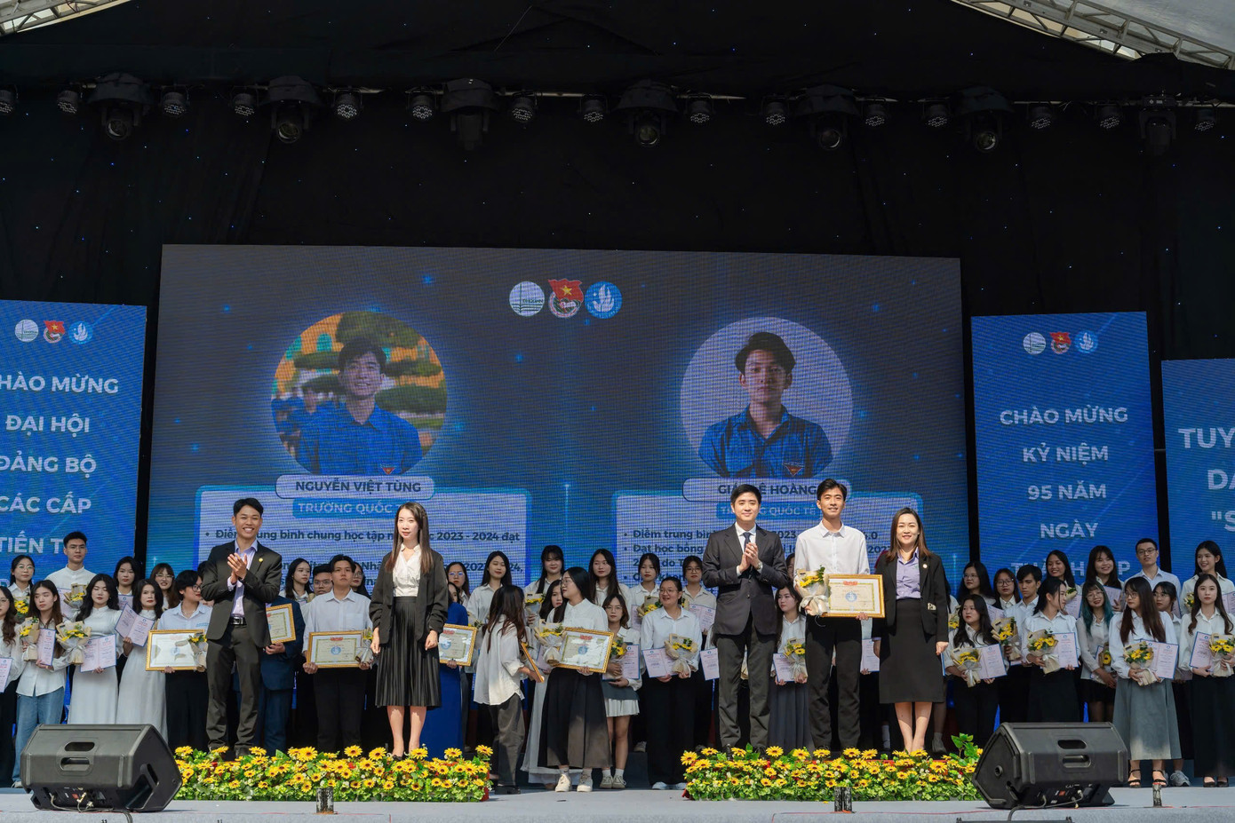 Việt Tùng vinh dự nhận bằng khen “Sinh viên 5 tốt tiêu biểu” cấp Đại học Quốc gia Hà Nội năm 2023 - 2024.