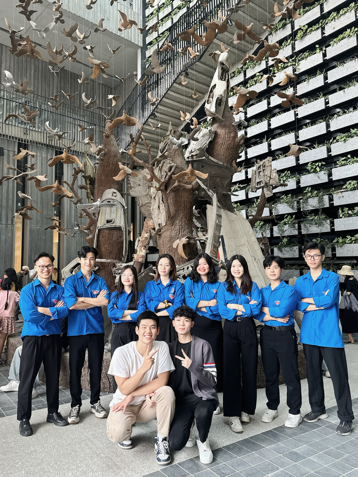 Hà Trang tổ chức chuyến thăm quan thực tế ở Bảo tàng lịch sử quân sự Việt Nam.