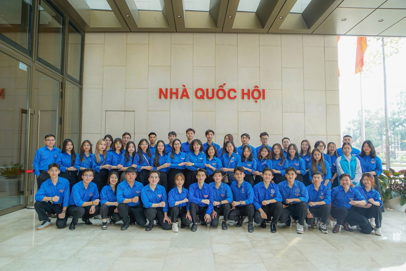 Hà Trang cùng các cán bộ Đoàn - Hội tham quan nhà Quốc hội chào mừng lễ kỷ niệm 94 năm ngày thành lập Đoàn TNCS Hồ Chí Minh (26/3/1931-26/3/2025).