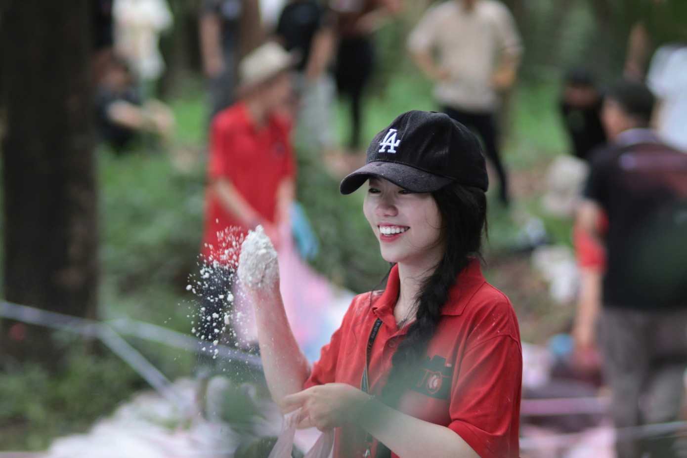 Hiền Trang tích cực tham gia các hoạt động ngoại khóa. Hiền Trang tích cực tham gia các hoạt động ngoại khóa.