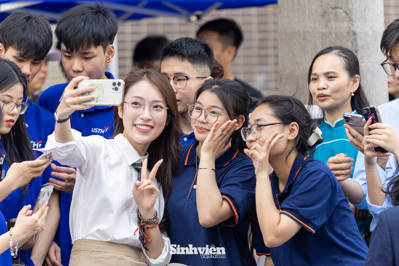 Những chia sẻ của MC Khánh Vy chính là động lực to lớn để các sĩ tử tự tin và bản lĩnh hơn trong tương lai.