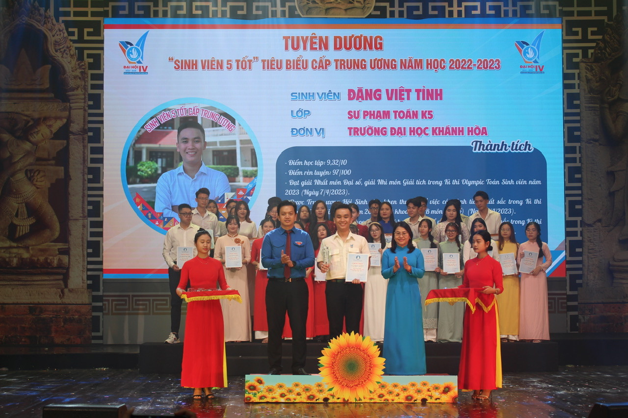 Việt Tỉnh đạt danh hiệu Sinh viên 5 tốt cấp Trung ương năm học 2022-2023, ghi dấu ấn với những nỗ lực xuất sắc trong học tập, rèn luyện, tình nguyện, hội nhập và thể lực. Việt Tỉnh đạt danh hiệu Sinh viên 5 tốt cấp Trung ương năm học 2022-2023, ghi dấu ấn với những nỗ lực xuất sắc trong học tập, rèn luyện, tình nguyện, hội nhập và thể lực.