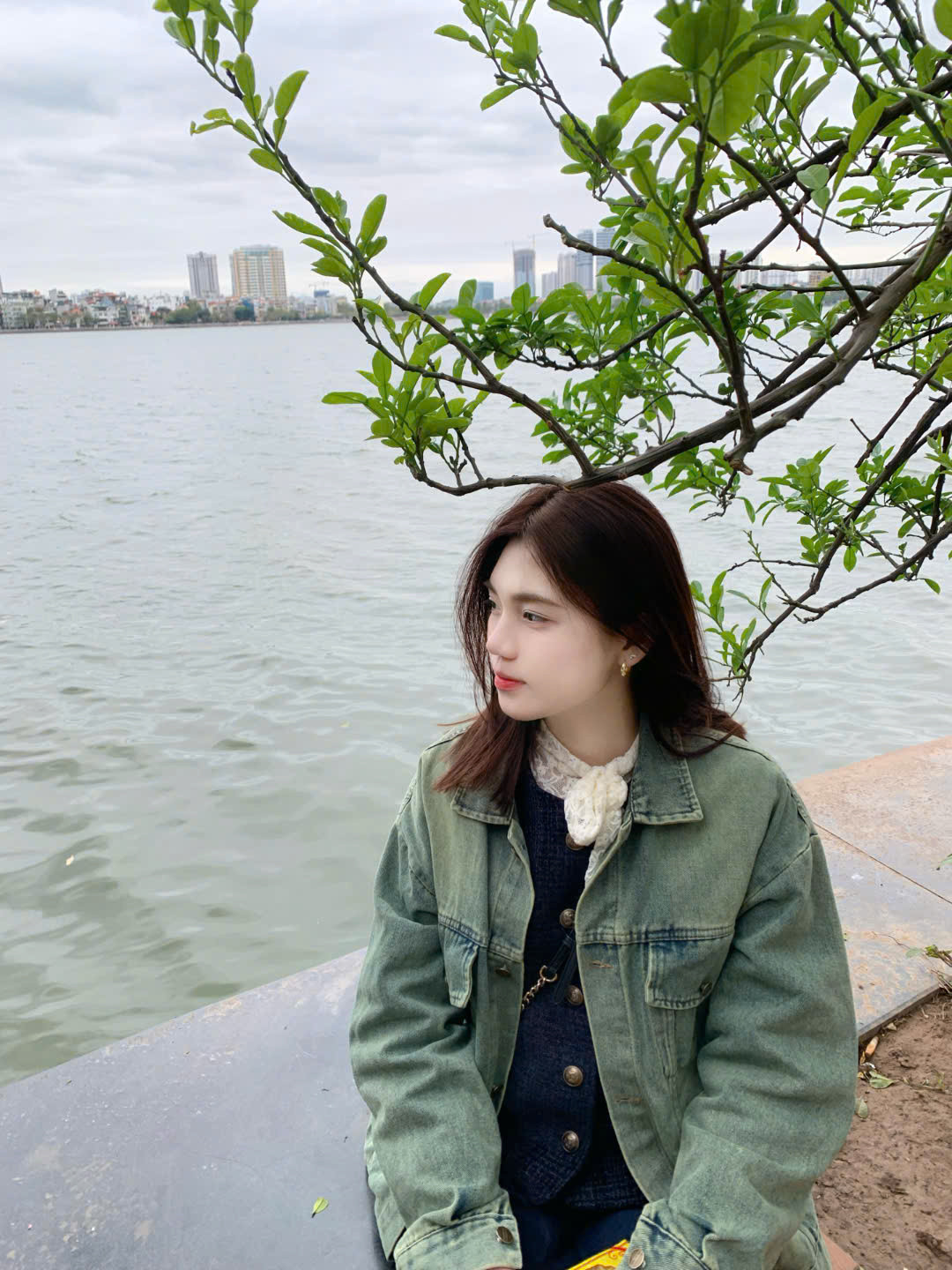 Bạn Vũ Trà Duyên, sinh viên ngành Luật Kinh tế tại Học viện Phụ nữ Việt Nam. Bạn Vũ Trà Duyên, sinh viên ngành Luật Kinh tế tại Học viện Phụ nữ Việt Nam.