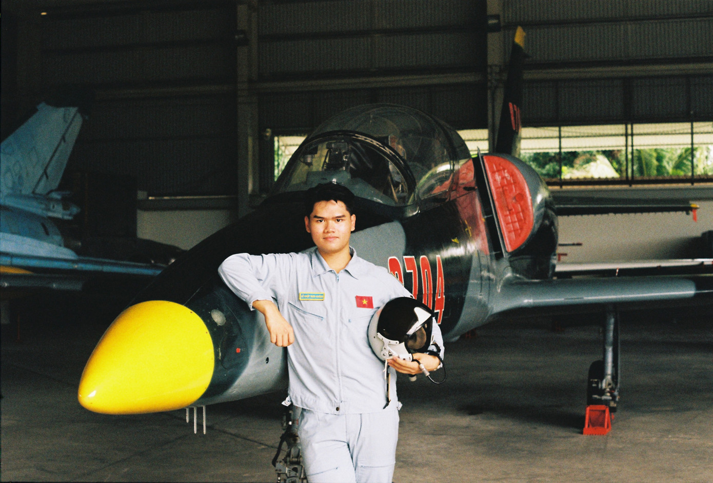 Lê Nhật Nam Khánh (2004) du học sinh tại Học viện Không quân Ấn Độ. Lê Nhật Nam Khánh (2004) du học sinh tại Học viện Không quân Ấn Độ.