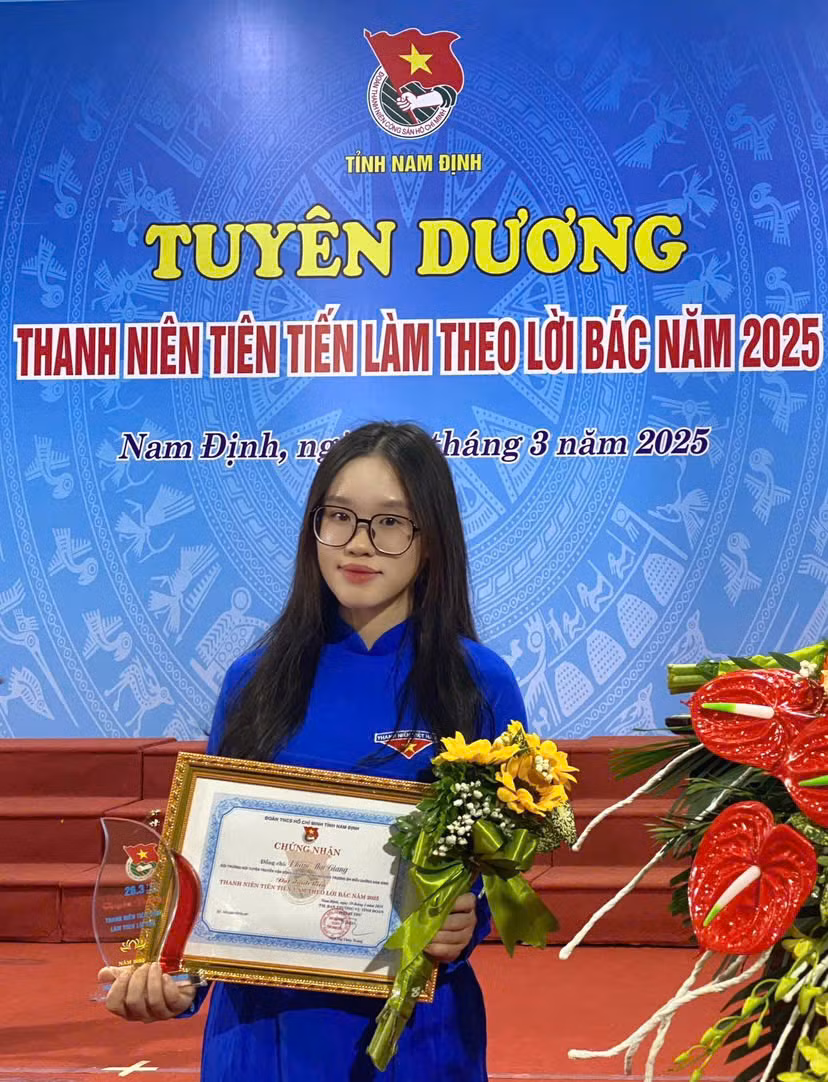 Thu Giang nhận danh hiệu “Thanh niên tiên tiến làm theo lời Bác” tỉnh Nam Định, đồng thời là đại biểu Đại hội Thanh niên tiên tiến làm theo lời Bác toàn quốc năm 2025.