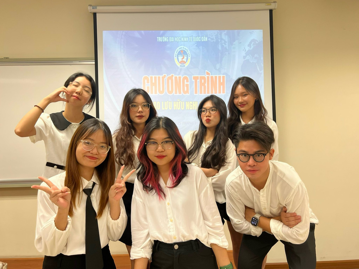 Nữ sinh Đại học Kinh tế Quốc dân say mê tình nguyện cùng khát vọng phát triển bản thân trong năm mới 2025 ảnh 2 Nữ sinh Đại học Kinh tế Quốc dân say mê tình nguyện cùng khát vọng phát triển bản thân trong năm mới 2025 ảnh 2