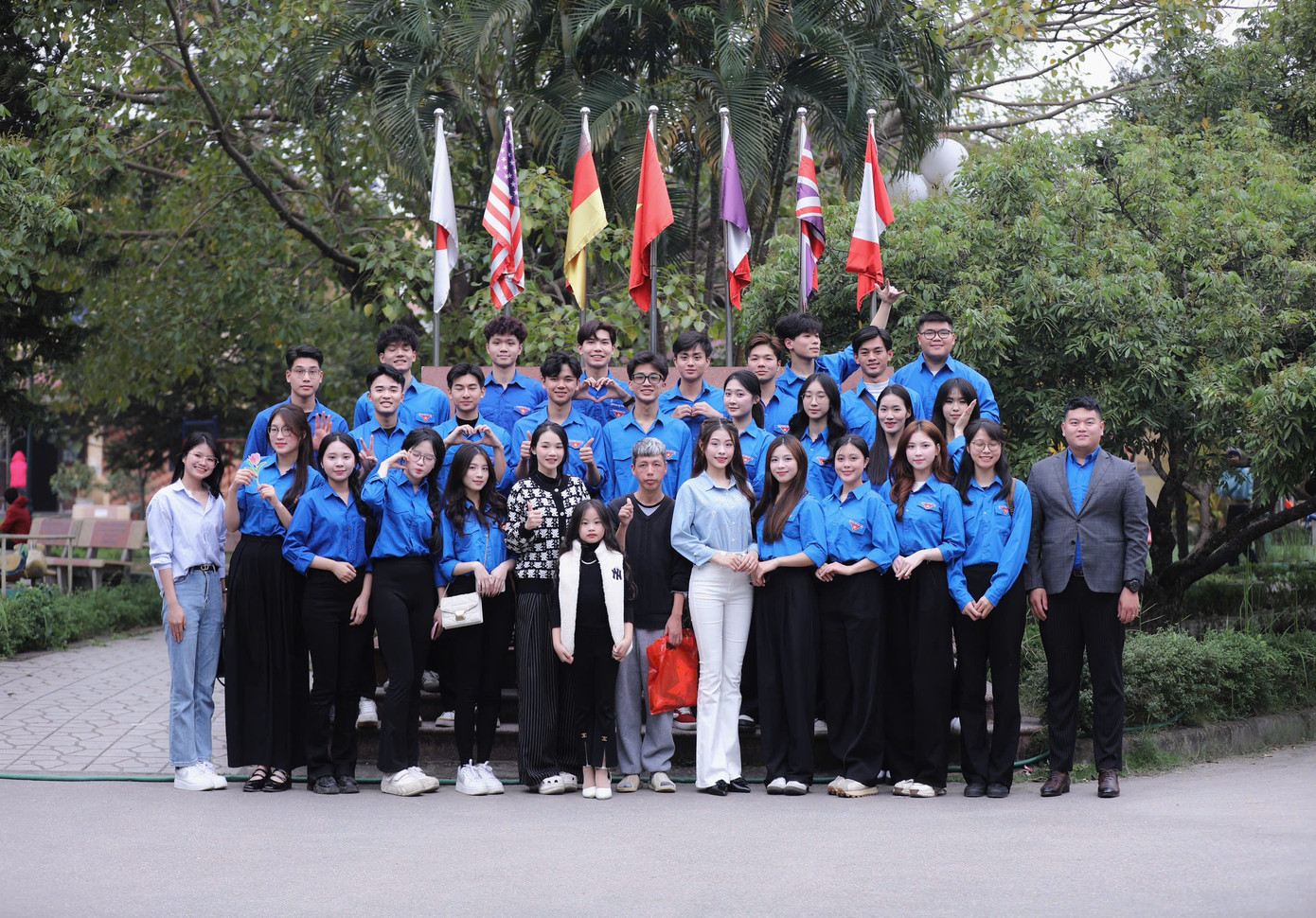 Vân Anh năng nổ trong các chương trình góp phần xây dựng môi trường học tập năng động và gắn kết. Vân Anh năng nổ trong các chương trình góp phần xây dựng môi trường học tập năng động và gắn kết.