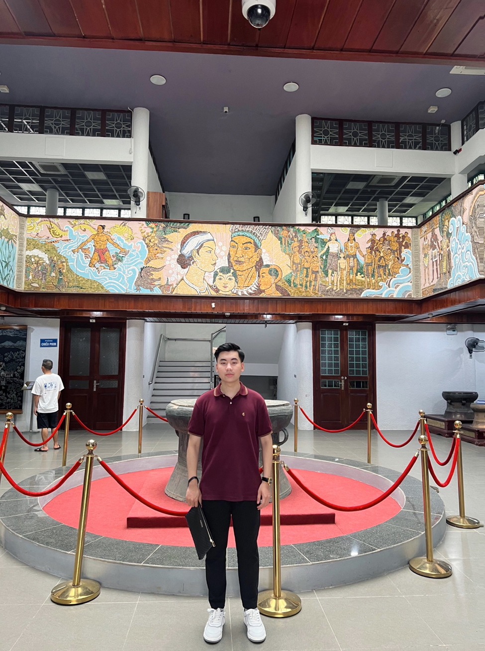 Bùi Mạnh Hùng (sinh năm 2004), sinh viên năm 3 ngành Tài chính - Ngân hàng, Trường Đại học Lao động - Xã hội. Bùi Mạnh Hùng (sinh năm 2004), sinh viên năm 3 ngành Tài chính - Ngân hàng, Trường Đại học Lao động - Xã hội.