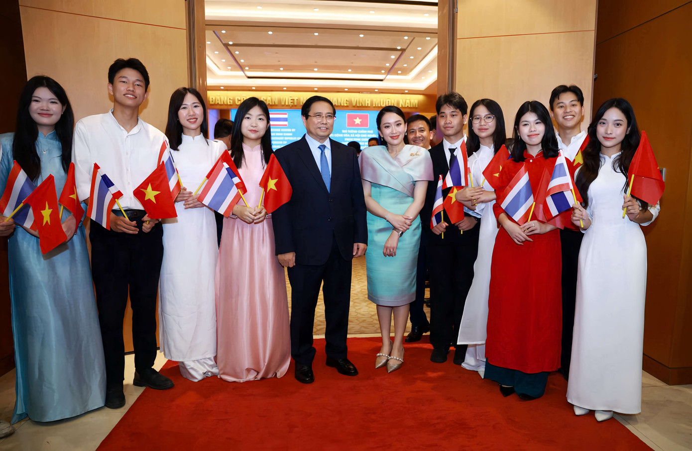 Phương Anh (thứ tư từ phải sang) tham gia đón tiếp giữa Thủ tướng Việt Nam Phạm Minh Chính và Thủ tướng Thái Lan Paetongtarn Shinawatra.