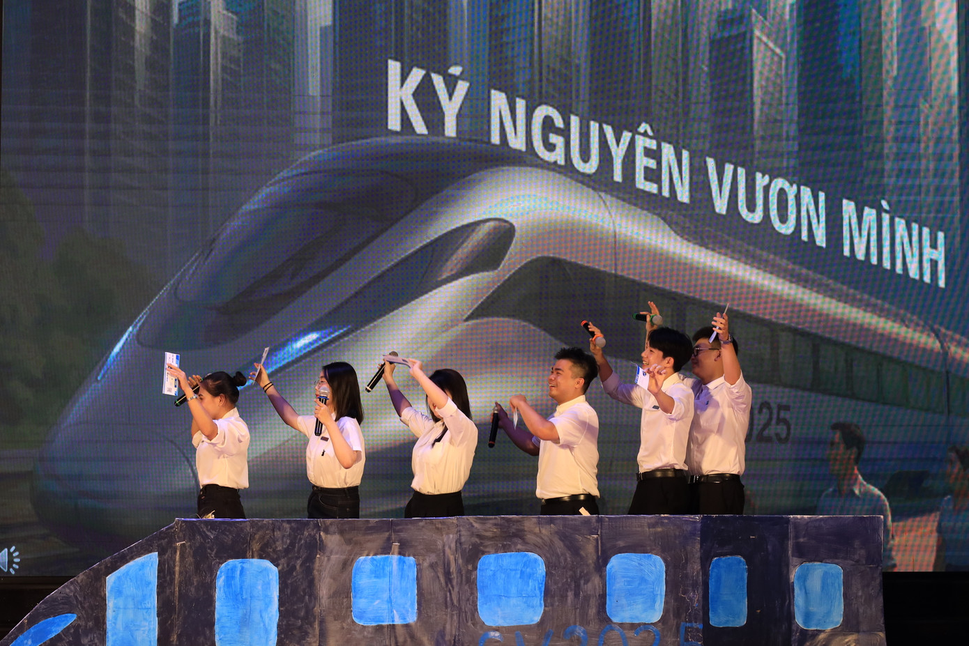 Đội thi đến từ Trường Khoa học Xã hội và Nhân văn đưa ra những luận điểm giàu tính nhân văn.