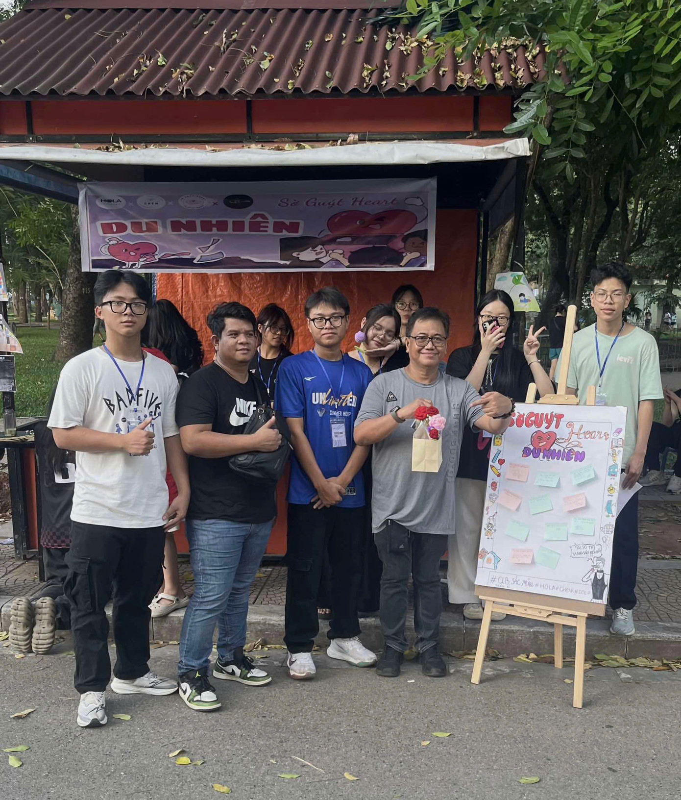 Hình ảnh hoạt động gây quỹ cho dự án “Tủ sách cho em”. Hình ảnh hoạt động gây quỹ cho dự án “Tủ sách cho em”.