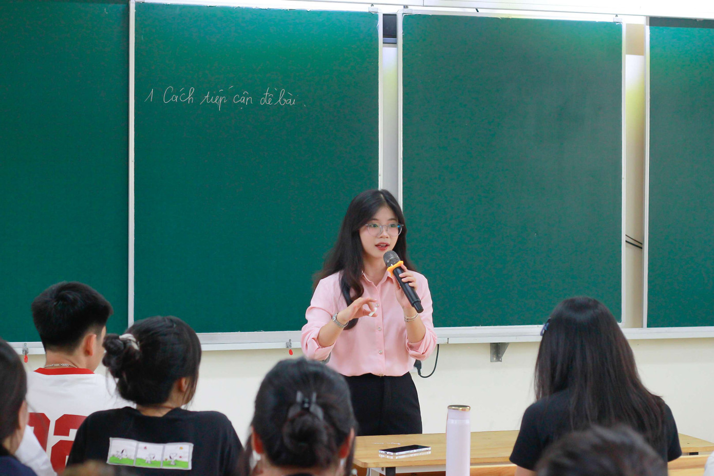 Khi còn trẻ, hãy sống hết mình, đừng ngại thử. Khi còn trẻ, hãy sống hết mình, đừng ngại thử.