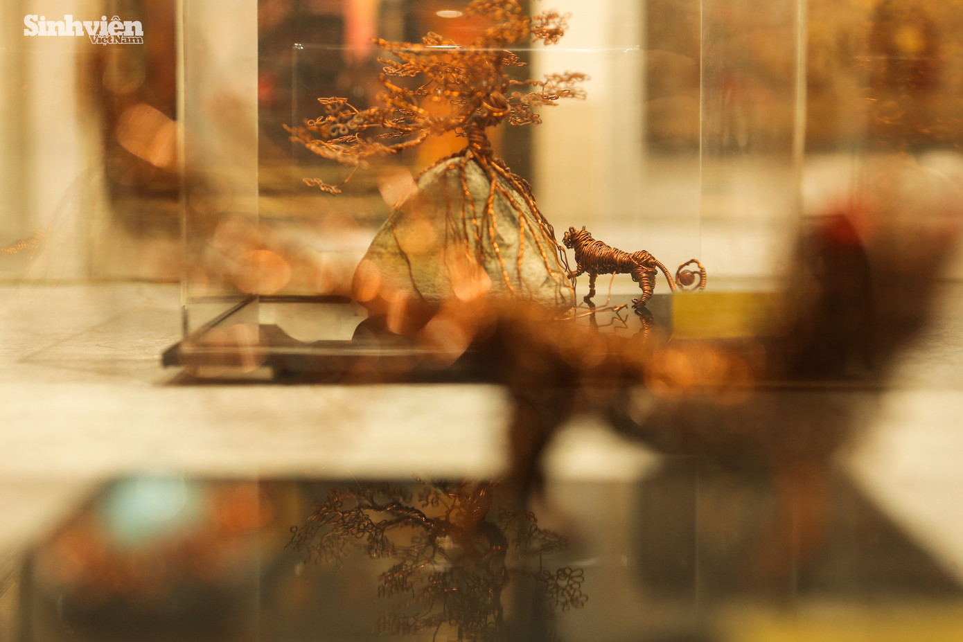 Triển lãm trưng bày các tác phẩm Nghệ thuật và Thiết kế với nhiều chất liệu khác nhau như: hội hoạ, điêu khắc, đồ hoạ, thiết kế công nghiệp, thiết kế thủ công, nhiếp ảnh...