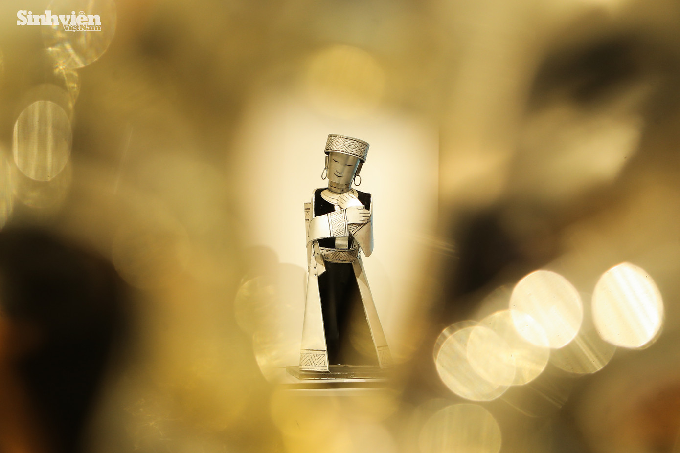 Triển lãm trưng bày các tác phẩm Nghệ thuật và Thiết kế với nhiều chất liệu khác nhau như: hội hoạ, điêu khắc, đồ hoạ, thiết kế công nghiệp, thiết kế thủ công, nhiếp ảnh...