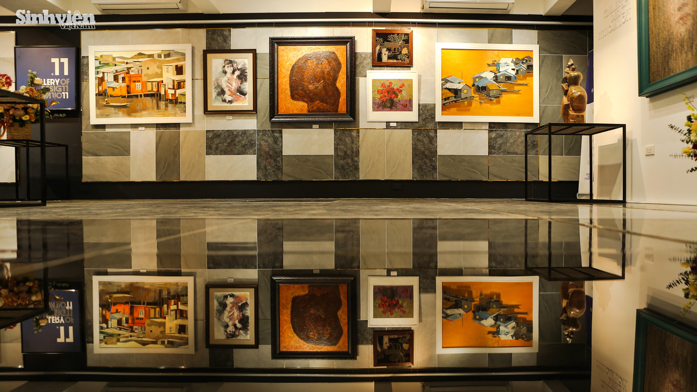 Chiều 25/02, Trường Đại học Xây dựng Hà Nội khai mạc triển lãm 'Đào tạo - Sáng tác Nghệ thuật và Thiết kế' tại N.Gallery (trong khuôn viên trường).