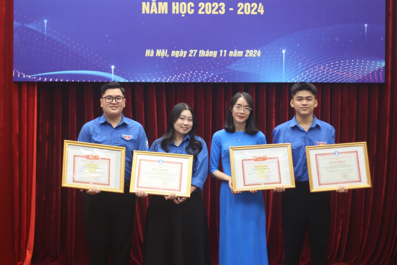 Quang Long nhận hai bằng khen từ Thành Đoàn và Hội Sinh viên Thành phố Hà Nội vì những đóng góp tích cực cho phong trào sinh viên và công tác Đoàn - Hội. Quang Long nhận hai bằng khen từ Thành Đoàn và Hội Sinh viên Thành phố Hà Nội vì những đóng góp tích cực cho phong trào sinh viên và công tác Đoàn - Hội.