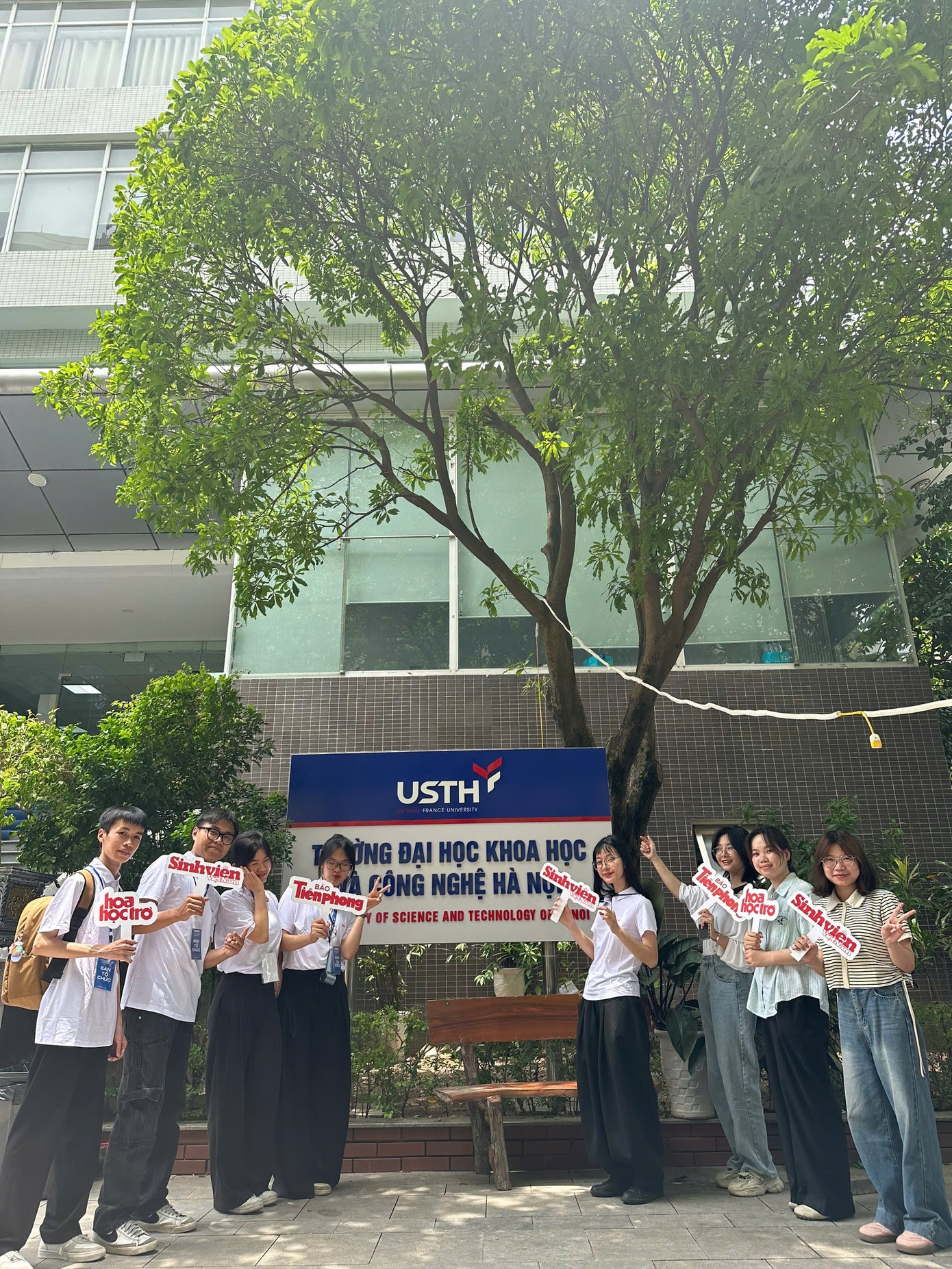 Ngọc Mai cùng bạn bè có cơ hội thực tập tại Chuyên trang Sinh Viên Việt Nam, báo Tiền Phong ngay từ năm nhất. Ngọc Mai cùng bạn bè có cơ hội thực tập tại Chuyên trang Sinh Viên Việt Nam, báo Tiền Phong ngay từ năm nhất.