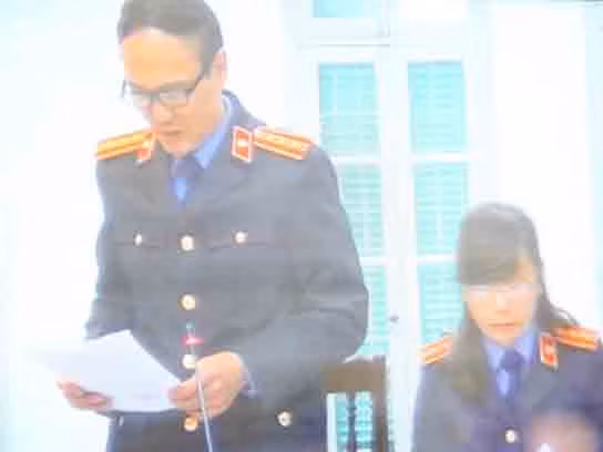 Đại diện Viện kiểm sát công bố cáo trạng