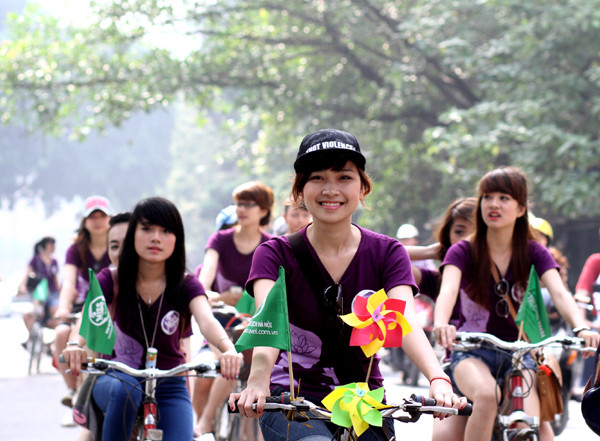 Vòng xe của các thí sinh lăn qua nhiều đường phố Hà Nội