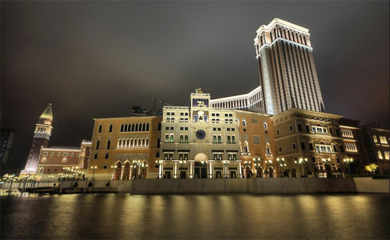 Đây là sòng bạc Venetian Macau, lớn nhất trong số 33 sòng bạc ở Macau. Đây là nơi có sàn chơi bạc lớn nhất trên thế giới
