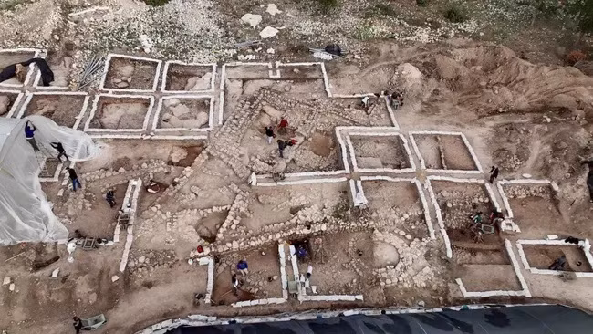 Khu vực khai quật gần Beit Shemesh chụp từ trên cao. ( Ảnh: Yoli Schwartz/Cơ quan Cổ vật Israel) Khu vực khai quật gần Beit Shemesh chụp từ trên cao. ( Ảnh: Yoli Schwartz/Cơ quan Cổ vật Israel)