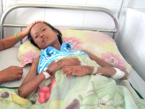 Cô gái đầy nghị lực giờ chỉ còn chưa đầy 30kg, đang giành giật sự sống từng ngày