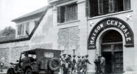 Quân ta tiếp quản Hỏa Lò