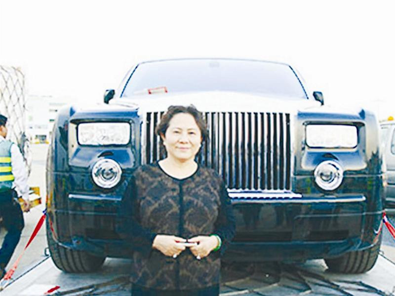 Bà Dương Thị Bạch Diệp và chiếc Rolls-Royce đắt nhất VN hiện nay Bà Dương Thị Bạch Diệp và chiếc Rolls-Royce đắt nhất VN hiện nay