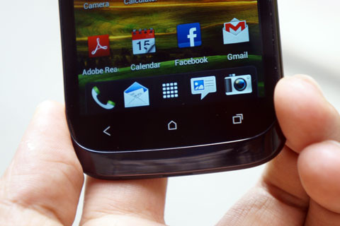 Phía dưới vẫn là 3 nút bấm thông dụng của HTC