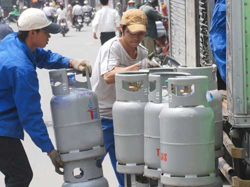 Giá gas sẽ giảm 5.000 - 10.000 đồng/bình 12 kg. Ảnh: Internet