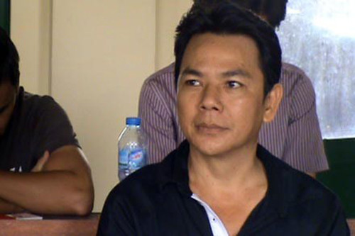 Nghệ sĩ cải lương Hoàng Bửu bị bắt vì cầm đầu sòng bạc Ông Bửu tại cơ quan điều tra. Ảnh: C.A. Nghệ sĩ cải lương Hoàng Bửu bị bắt vì cầm đầu sòng bạc Ông Bửu tại cơ quan điều tra. Ảnh: C.A