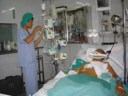 Bệnh nhân u tim đang điều trị tại BV Tim Hà Nội. Ảnh: Xuân Trường