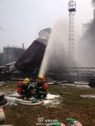 Cháy dữ dội tại nhà máy lọc dầu Trung Quốc ảnh 12