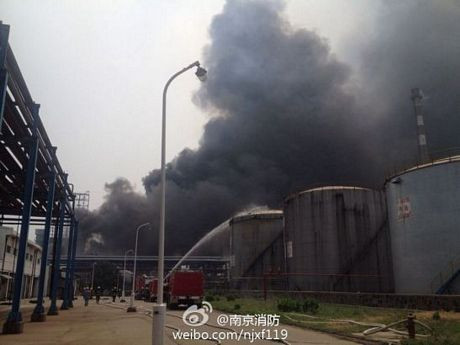 Cháy dữ dội tại nhà máy lọc dầu Trung Quốc ảnh 4